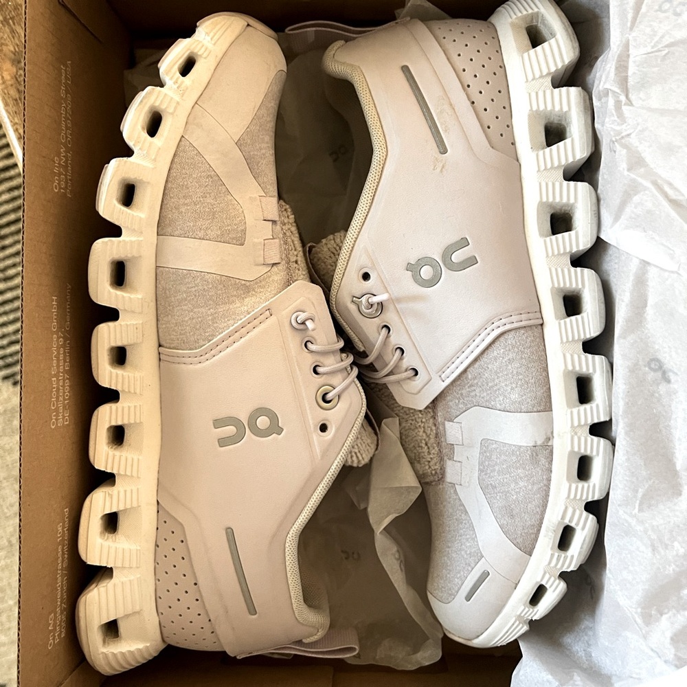On Cloud and Terry 7.5 women’s